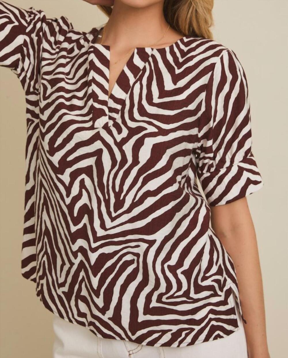 NEW GILLI zebra blouse in merlot